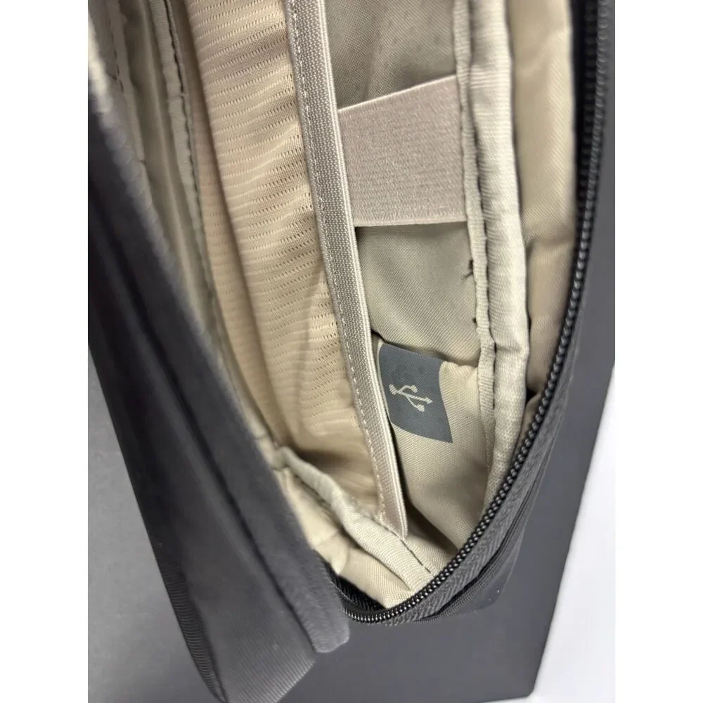 Samsonite Black Tech Organizer Travel Pouch Accessory Case USB Port EUC